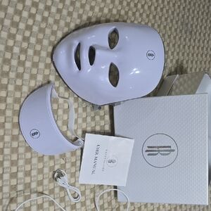 LED Light Therapy Mask - Cream